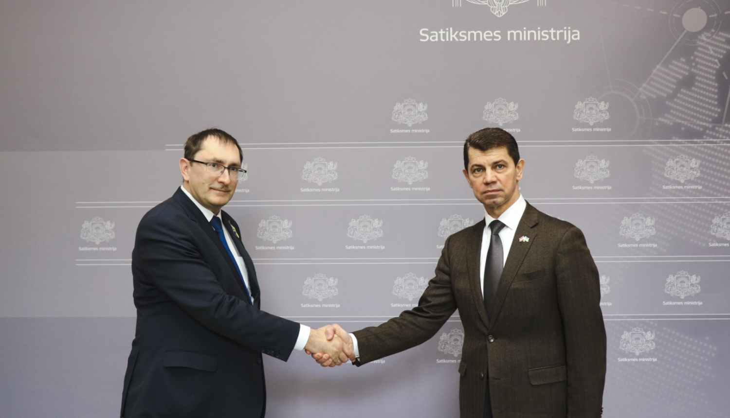 Satiksmes ministrs un Ukrainas vēstnieks