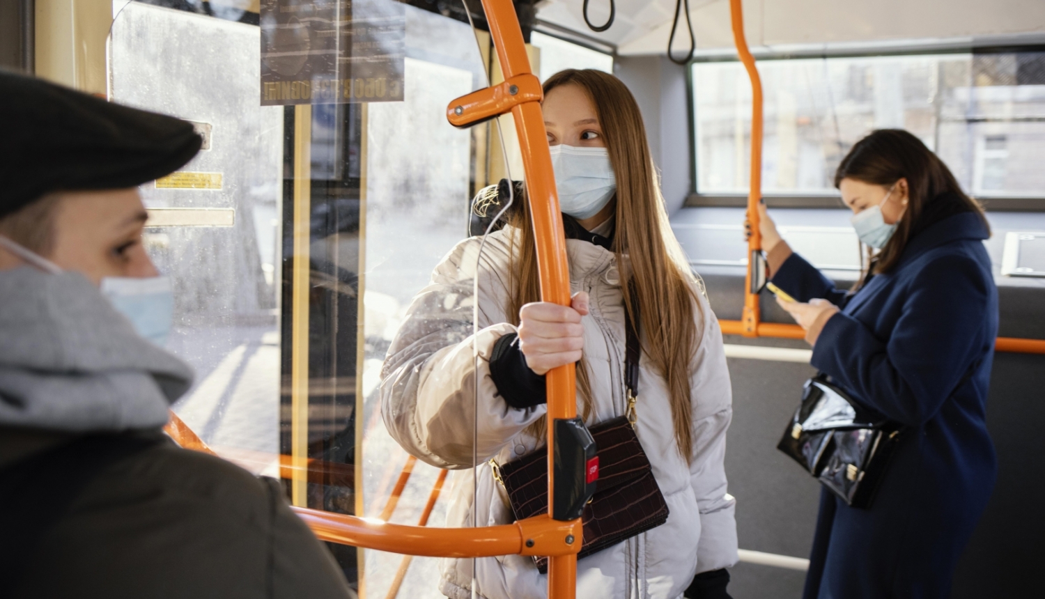 pasažieri sabiedriskajā transportā