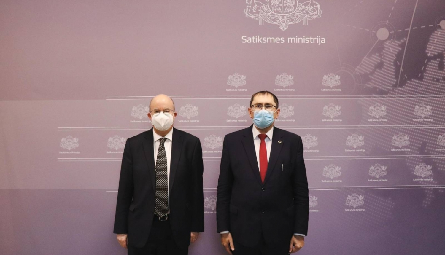 Lielbritānijas vēstnieks un satiksmes ministrs