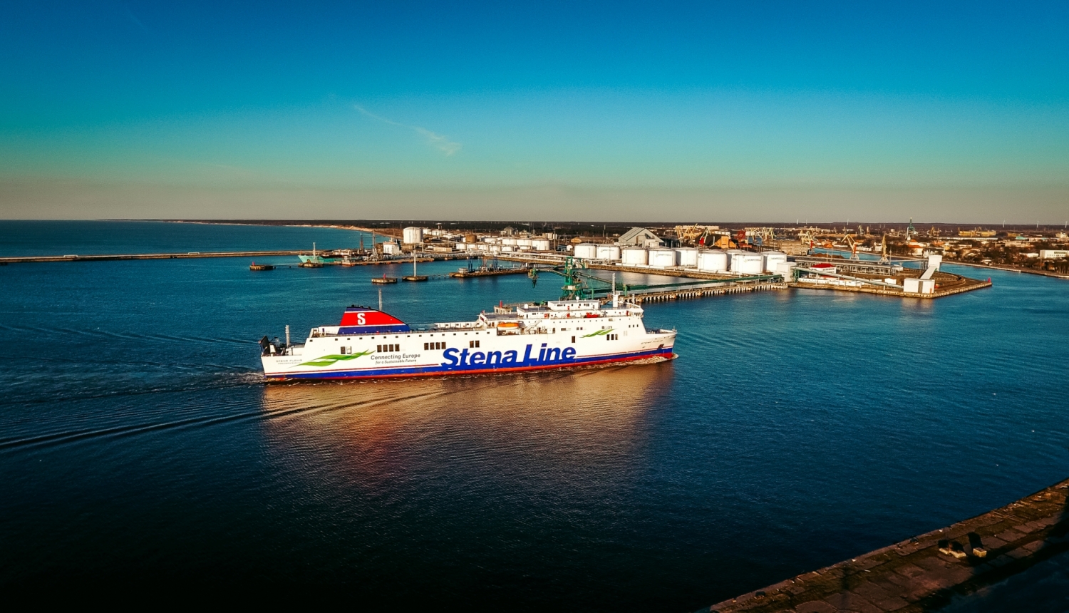 Stena Line prāmis iebrauc Ventspils ostā