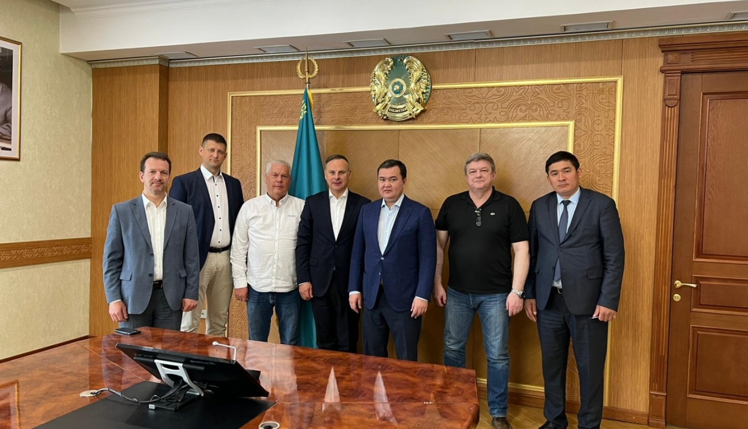 Satiksmes ministrijas valsts sekretāres vietnieks Uldis Reimanis vizītes Kazahstānā ietvaros tikās ar Kazahstānas Industrijas un infrastruktūras attīstības ministra vietnieku Ruslanu Baimiševu. 